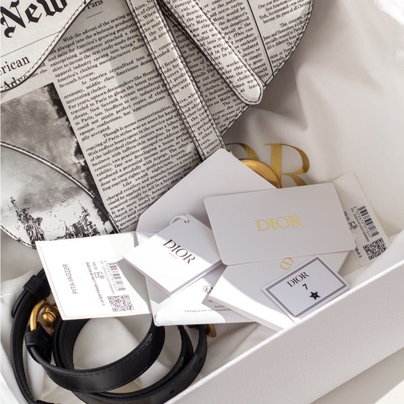 Rare Christian Dior 2024 Newspaper Print White Black Calfskin Saddle Bag - Picture 4 of 16